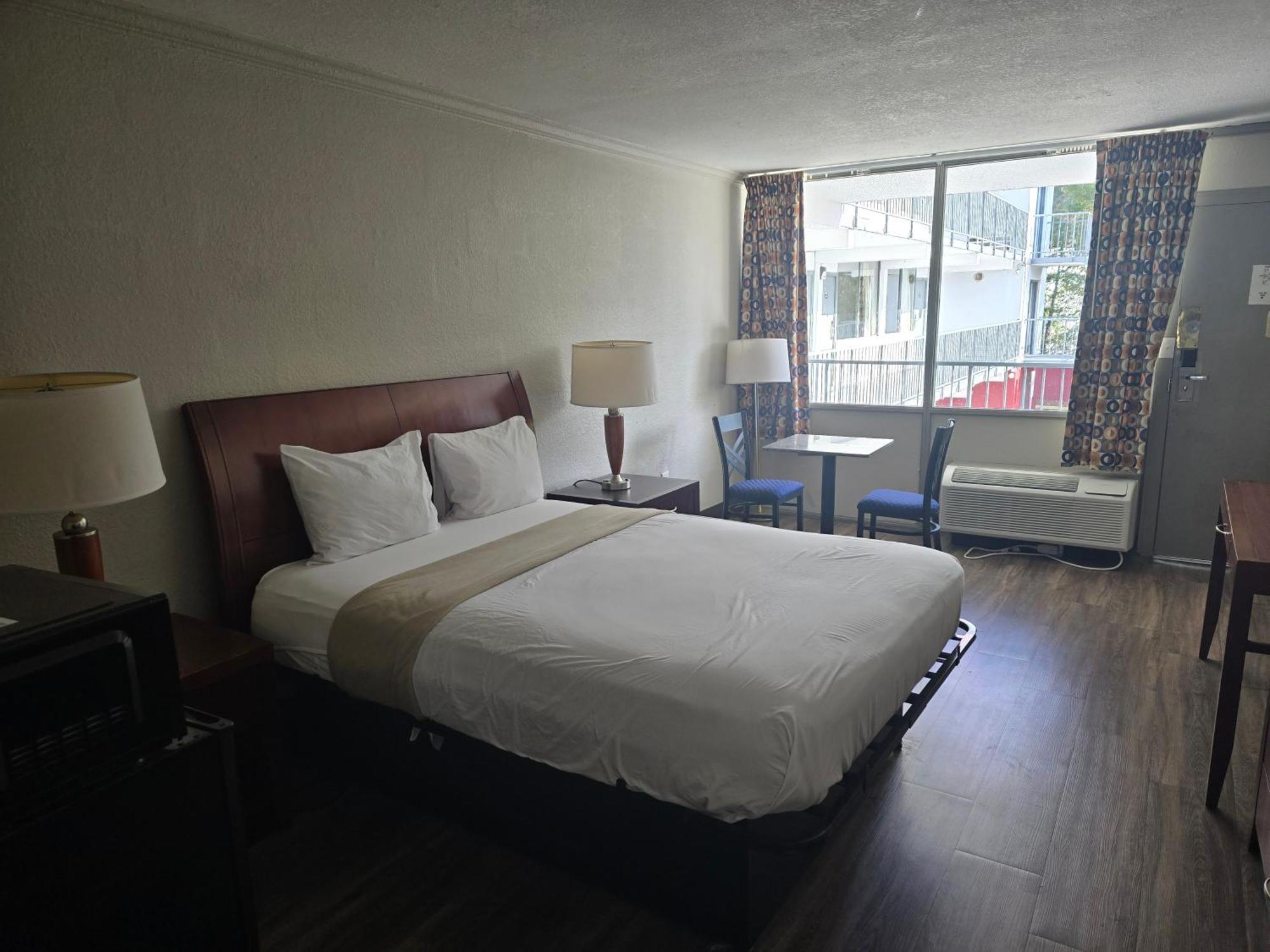 Days Inn By Wyndham Raleigh South Buitenkant foto