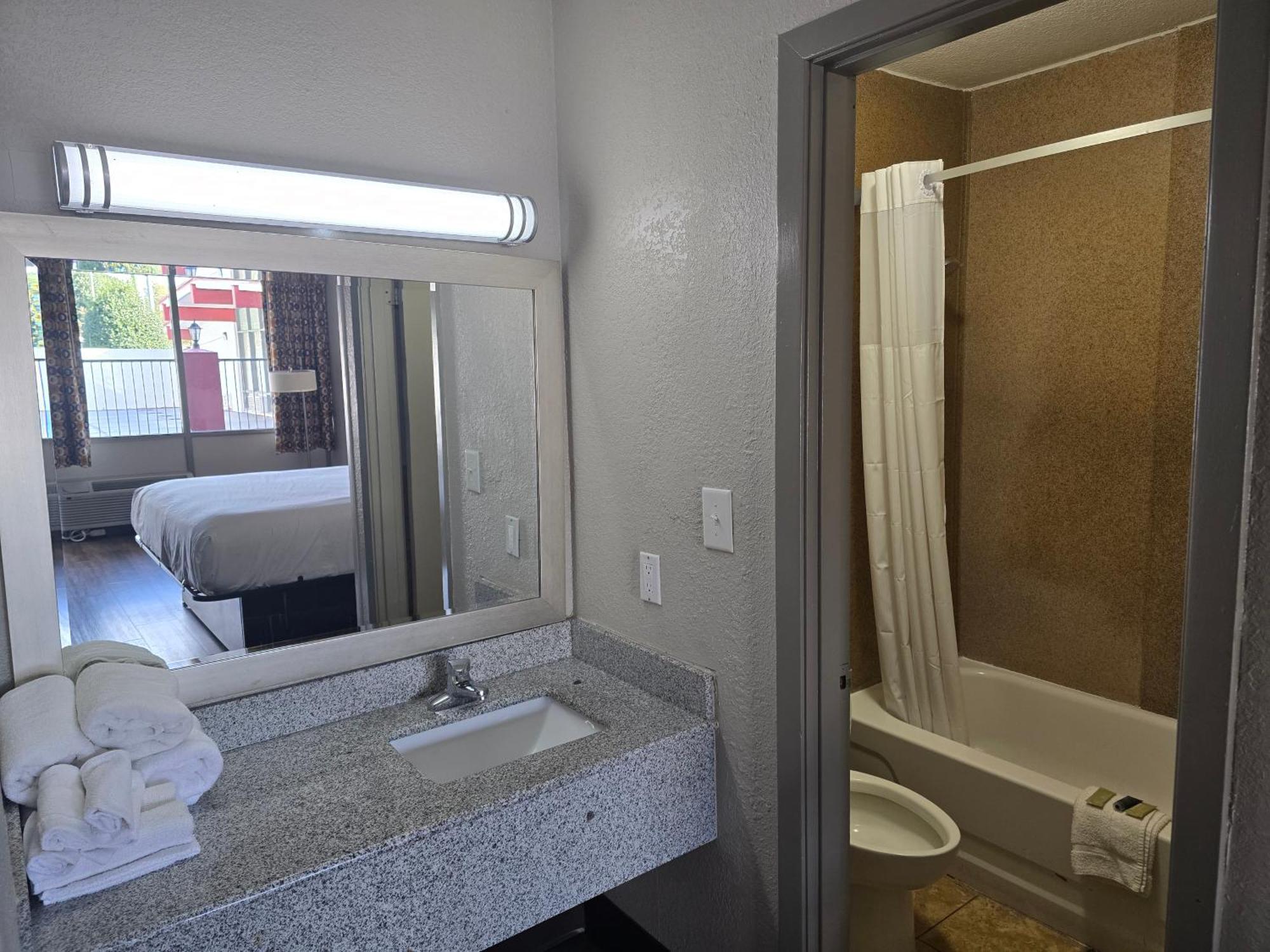 Days Inn By Wyndham Raleigh South Buitenkant foto