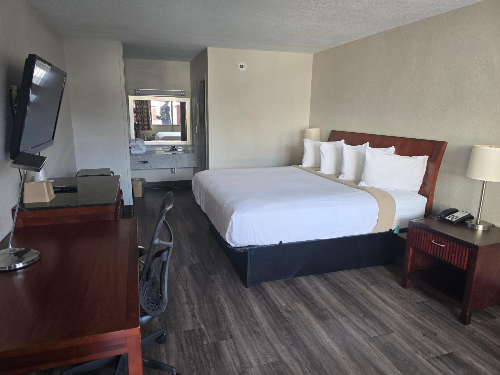 Days Inn By Wyndham Raleigh South Buitenkant foto